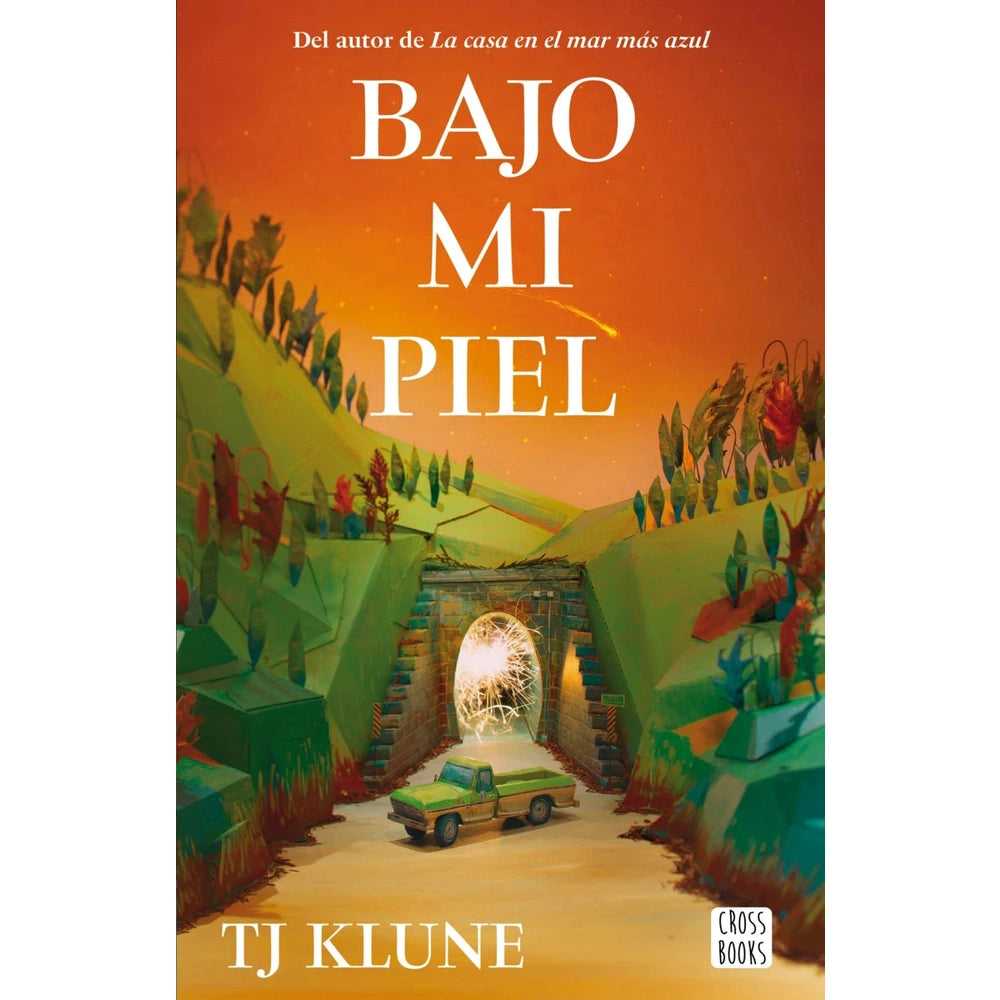 Libro Bajo Mi Piel De Tj Klune - Cross Books